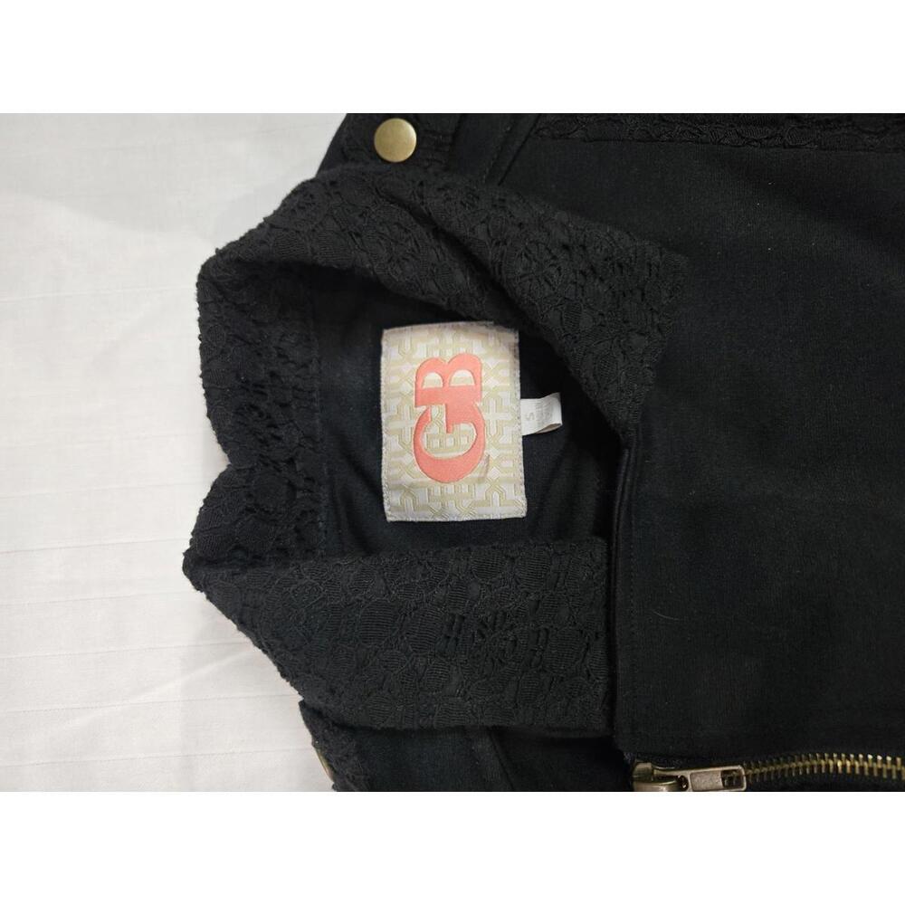 Stylish Black Cropped Jacket - image 3